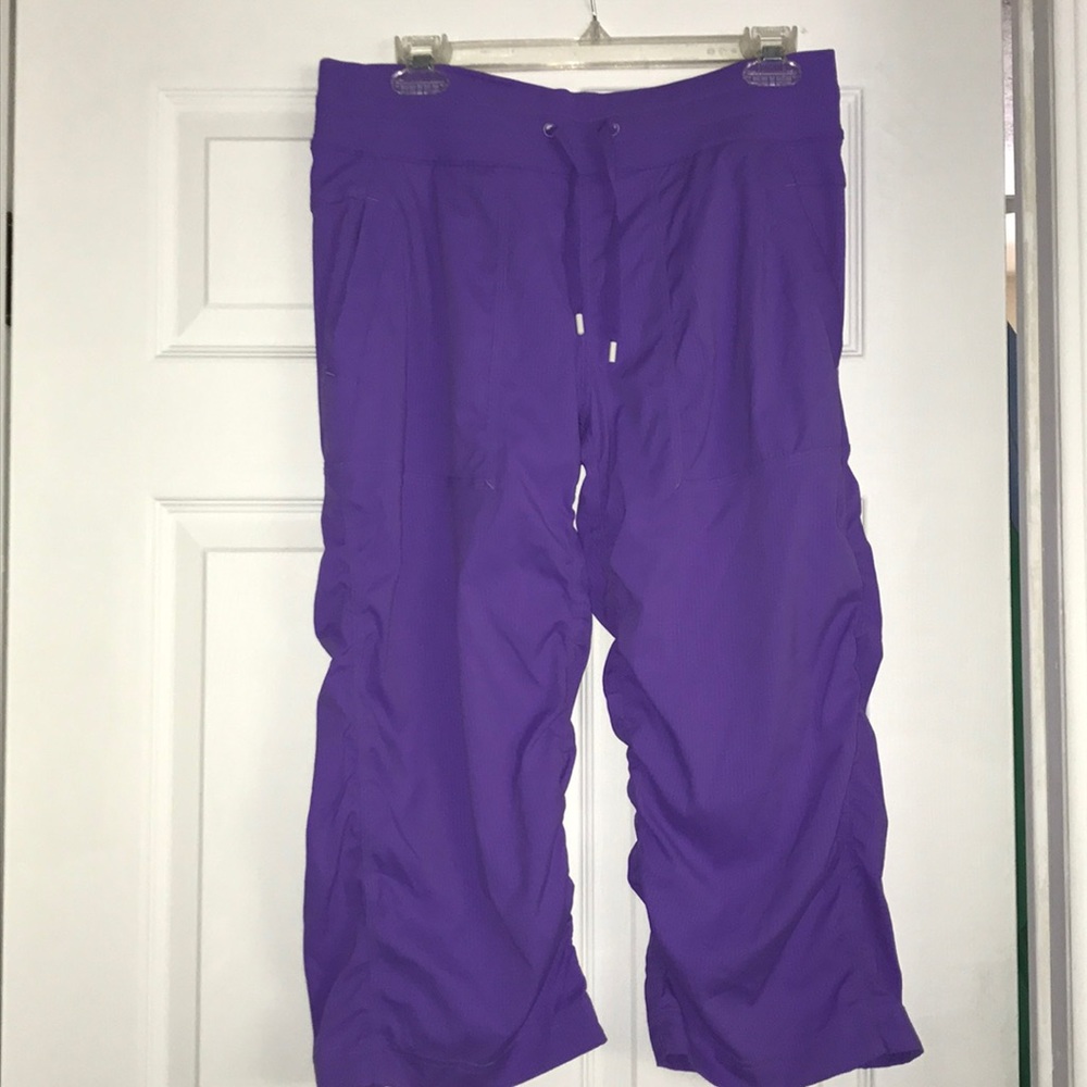 Lululemon athletic capri pants